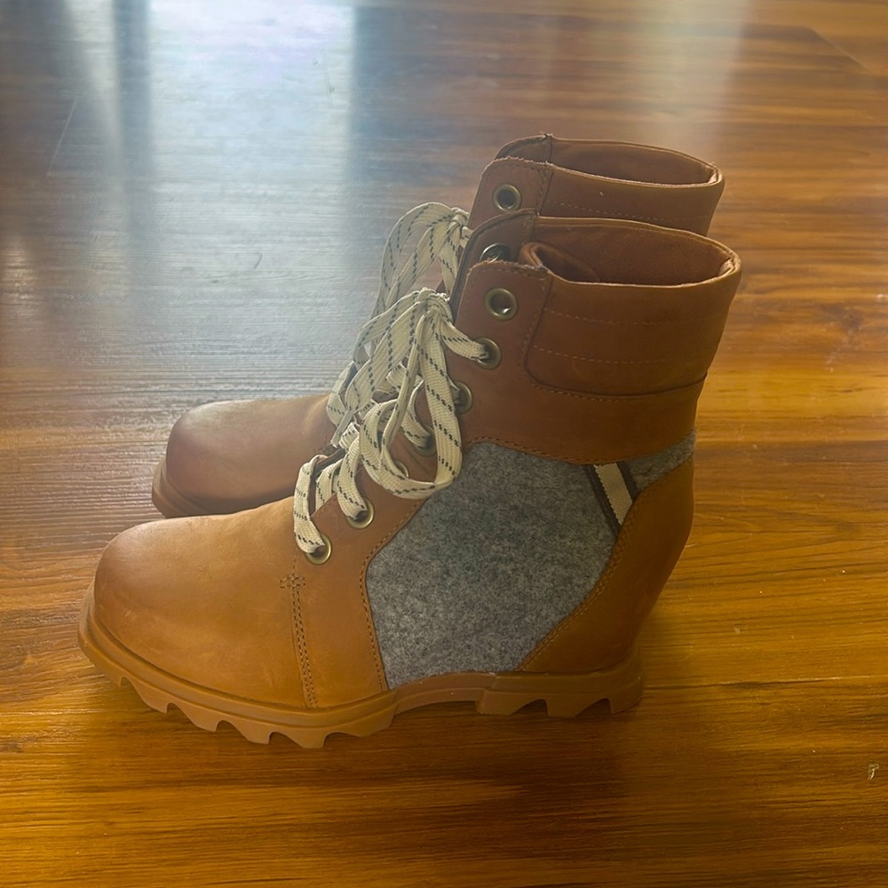 Sorel Joan of Arctic Lexie Wedge Ill Boots Leather size 7 like new